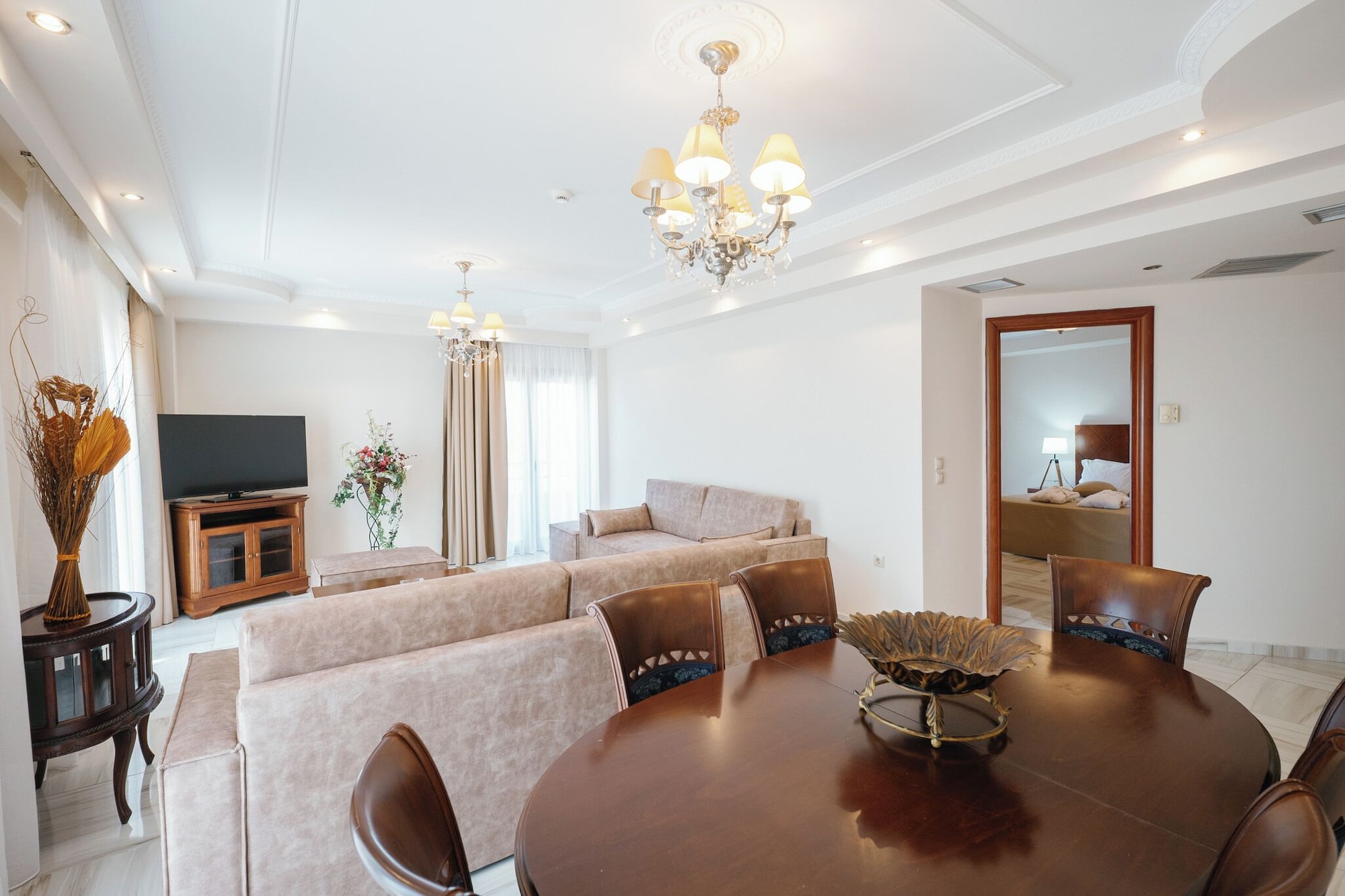 带海景和按摩浴缸的行政套房