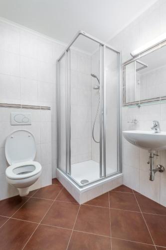 带阳台的两卧室公寓