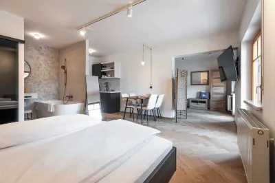 SISTERS Haus Hotel Garni Hotel di 