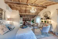 Villa Gufo in Lucca with 5 Bedrooms and 4 Bathrooms