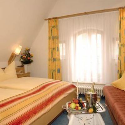 Small Double Room Hotel Uhl Promo Code