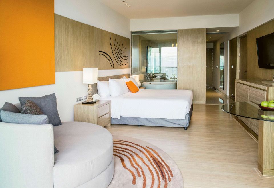 Mövenpick Siam Hotel Na Jomtien PattayaPremium King Room With Sea View