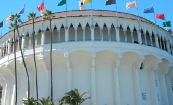 Aurora Hotel - Housity