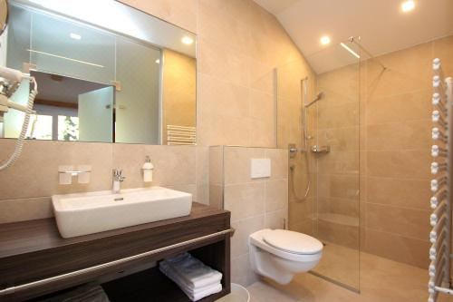 带阳台的两卧室公寓