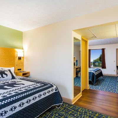 King with Two King Beds and Kitchenette, Groundfloor Creekstone Inn Promo Code