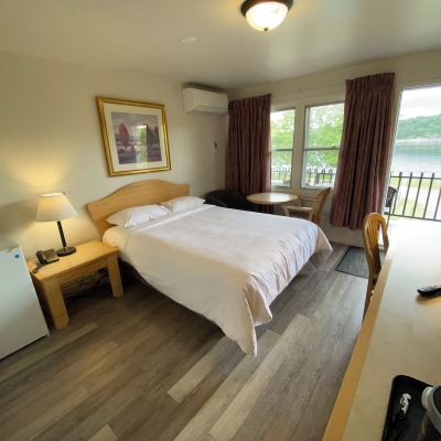Economy Queen Room with River View