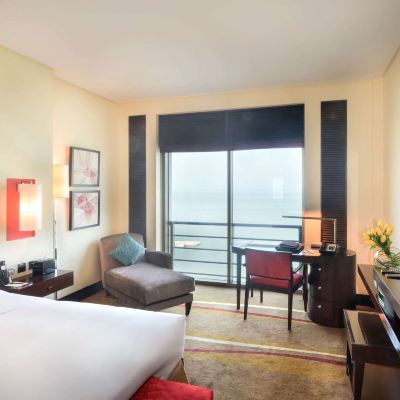 Luxury Queen Room with Sea View Club Access Non smoking