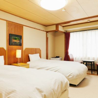 本館ツイン、山の眺め ＜志賀高原＞石の湯温泉　石の湯ロッジ クーポン