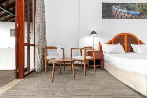 带阳台和海景的豪华双人房