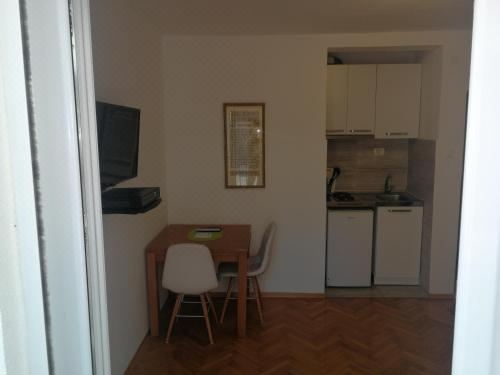 一室房（带沙发）