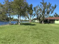 beautiful home on a 3 acre lake with security Hotele w: Clewiston