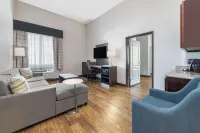 La Quinta Inn & Suites by Wyndham Allen at the Village