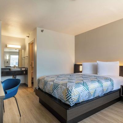 Queen Room Motel 6-Rolling Meadows, IL - Chicago Northwest Promo Code