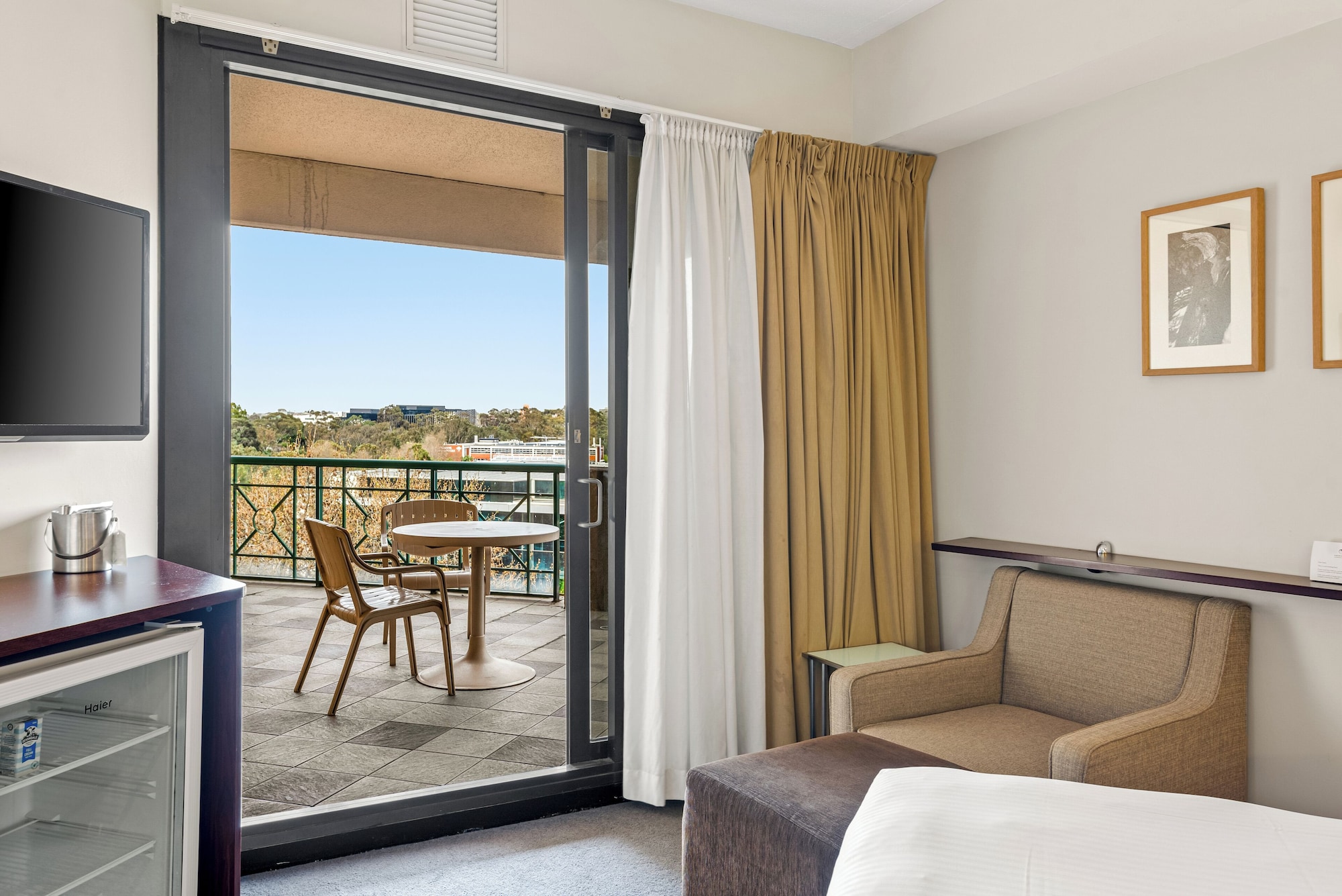 两卧室公寓（带阳台）