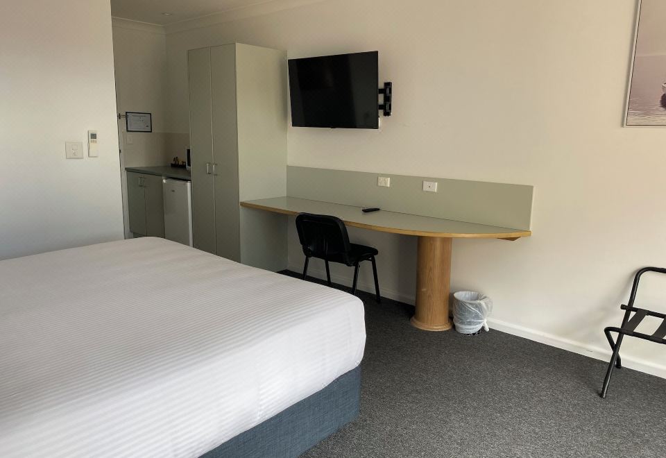 Macquarie Barracks Motor InnDeluxe King Room-Not Pet Friendly