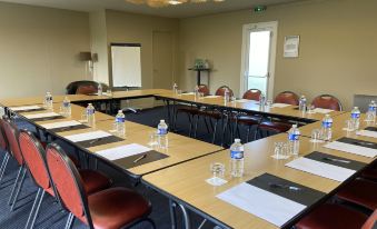 Logis Hôtel &amp; Restaurant - Le Relais de Montigny - Housity