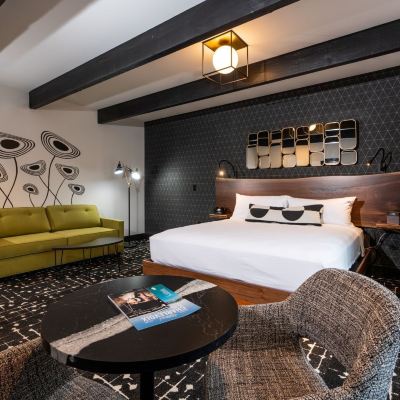 Studio Suite with Balcony Hotel Earl of Charlevoix Promo Code