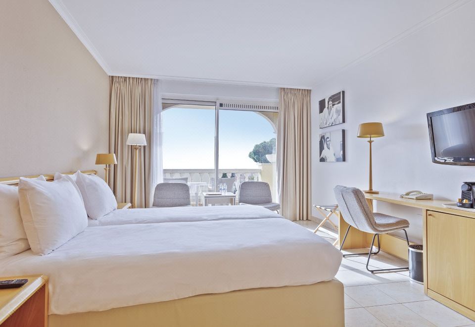 带阳台的舒适双人或双床间