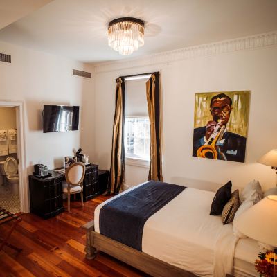 Dauphine Queen Deluxe Royal Frenchmen Hotel and Bar Promo Code