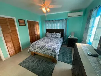 Complete Villa Down stairs, 2 Bedroom Hotels in 