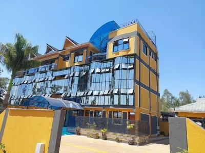 The Grand Brystal Comfort Inn Hotel di 