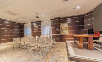 Dado Hotel International - Housity