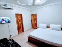 Madora Lodge Отели в г. 