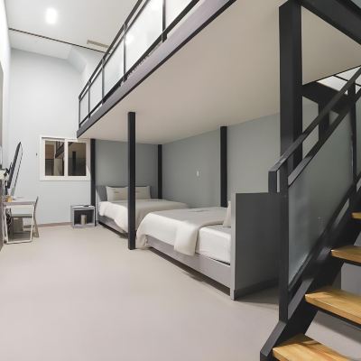 Suite 6 (3 Beds) Yeongju Case Business Hotel 쿠폰