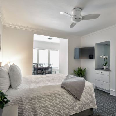 Deluxe Queen Room The Plaza Hotel - Milwaukee Promo Code