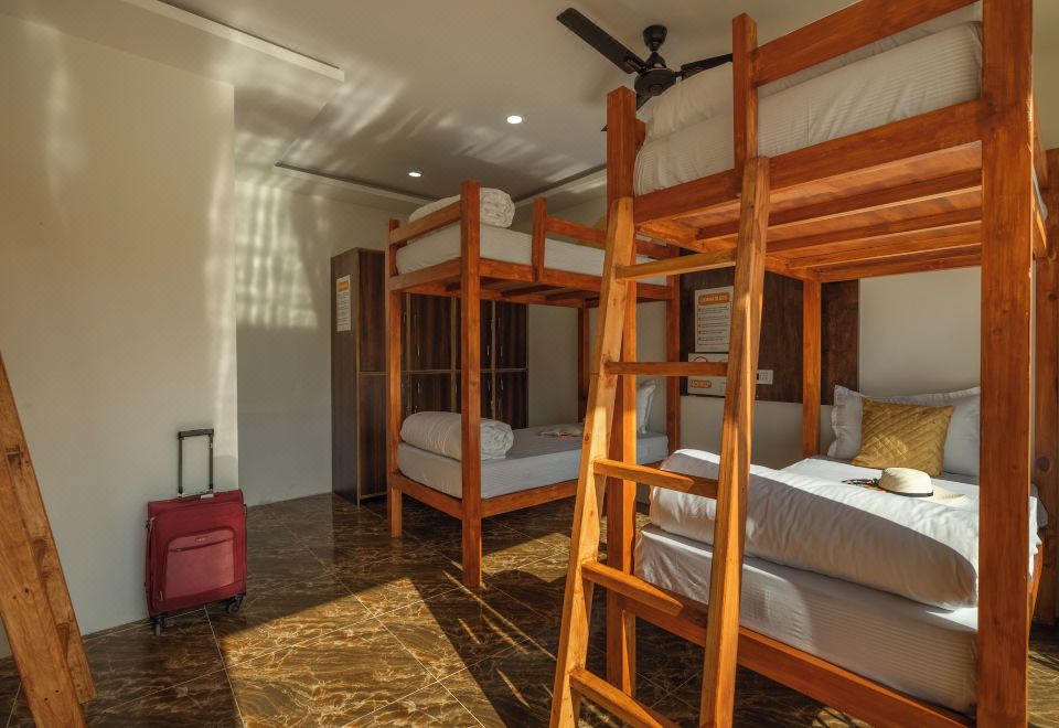 8人混合宿舍床位