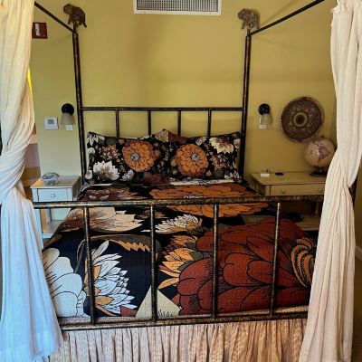 African Orchid / Hot Tub / Fireplace Old Town GuestHouse B&B Promo Code