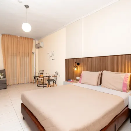 Stratos Hotel