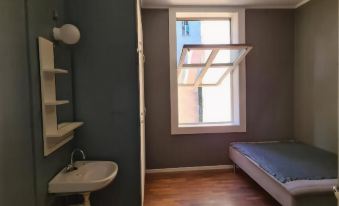 S12 2nd Floor Room in Elegant Apartment Casa Grunerlokka