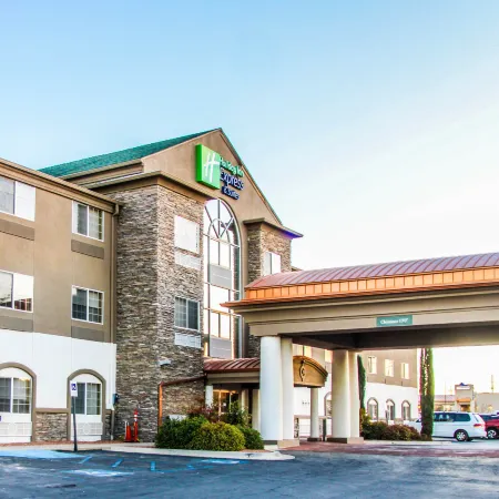 Holiday Inn Express & Suites Carlsbad by IHG Отели в г. Эдди