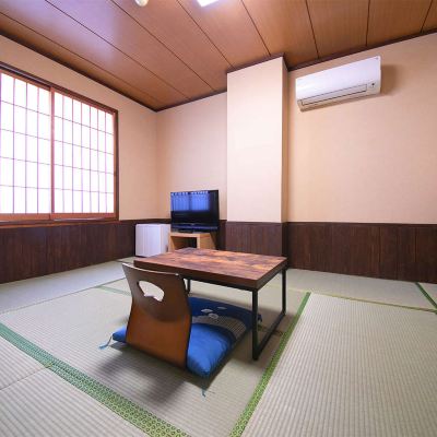 Standard Japanese Style Main Building 6-8 Tatami Mat + Smoking