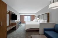 Holiday Inn Express & Suites CLINTON by IHG