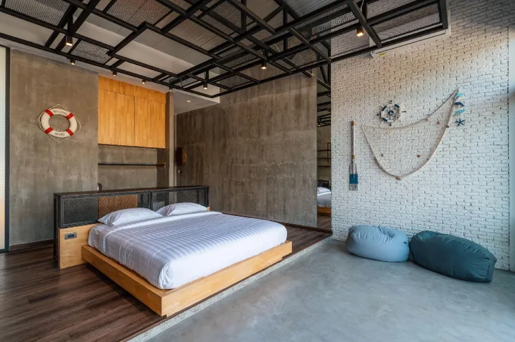 ห้องดีลักซ์ เตียงใหญ่ พร้อมระเบียง