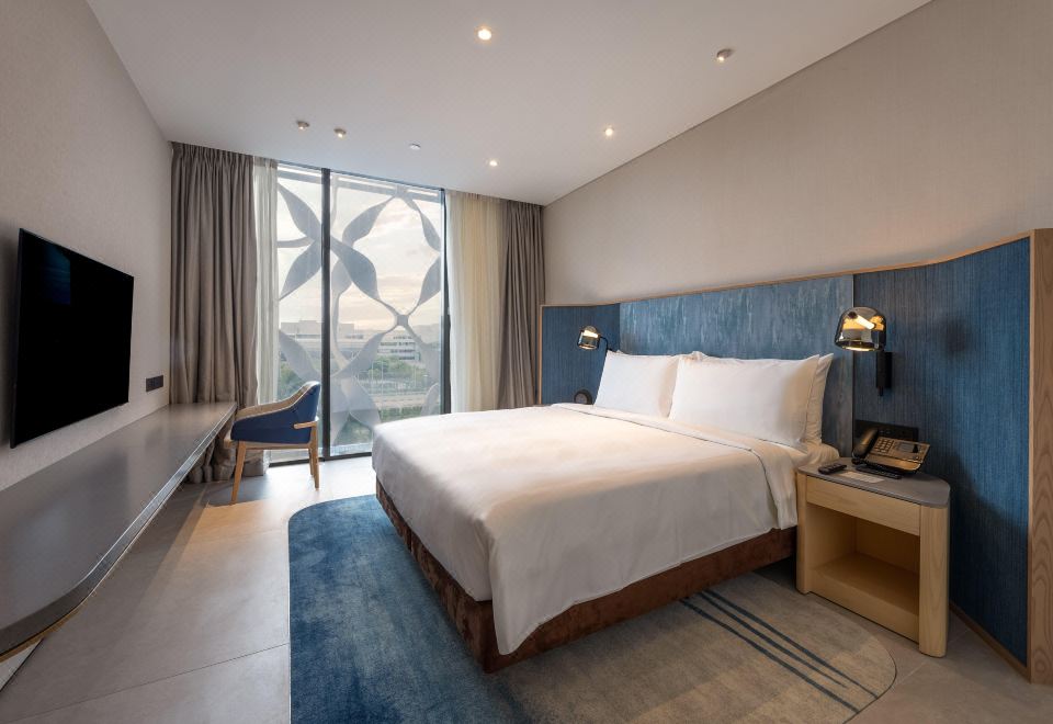 1 张特大床小型套房，可使用泳池