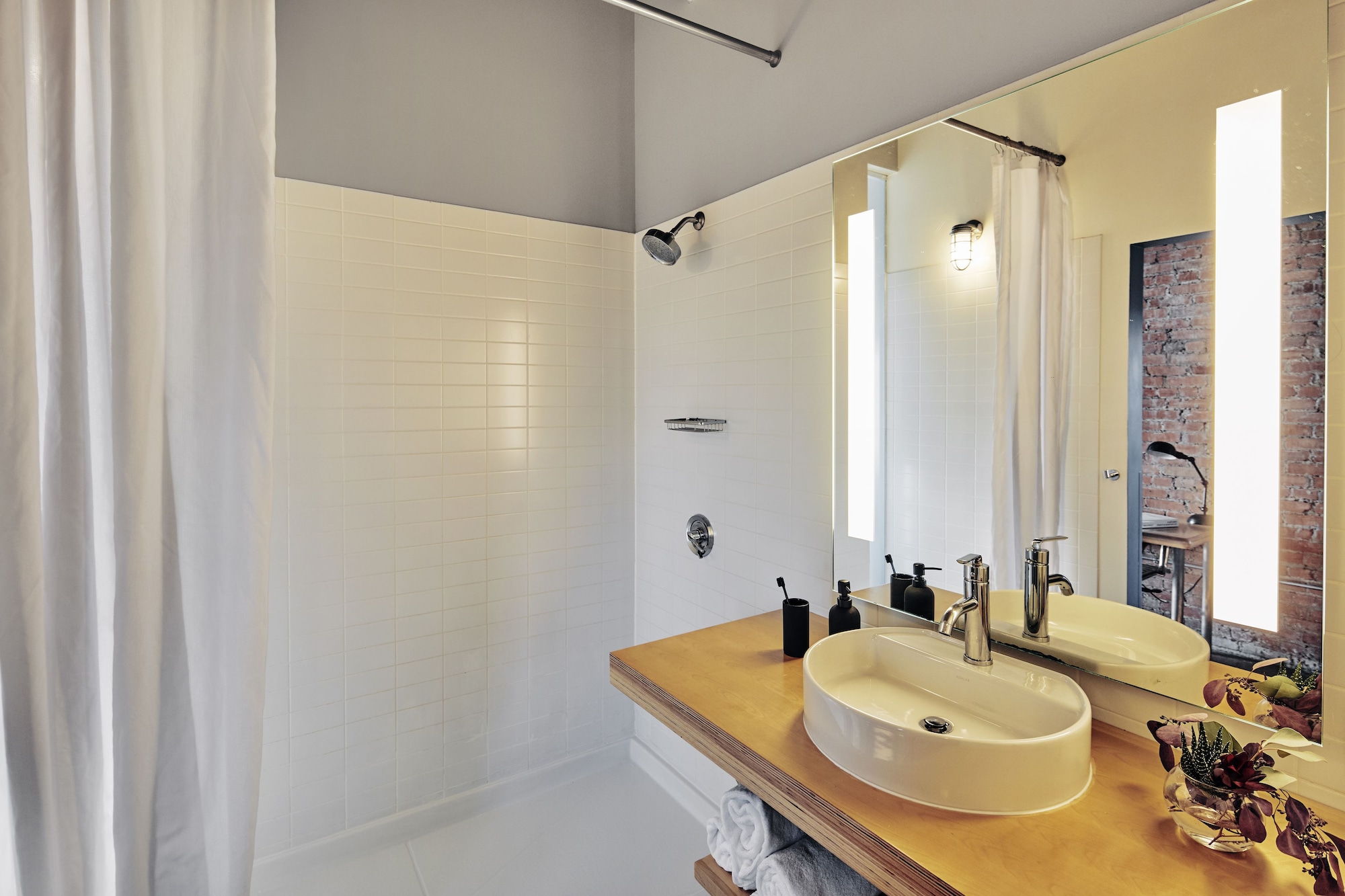 套房， 2 张双人床， 城市景观