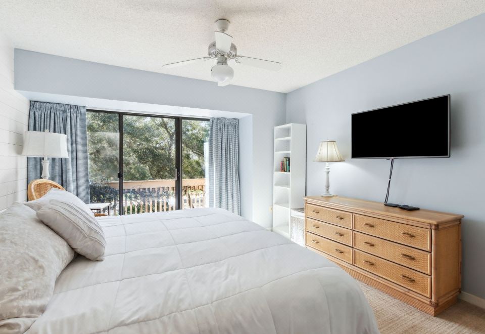 高尔夫球场景观和宽敞开放层次计划-美丽海滨天堂