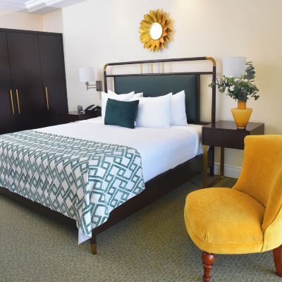 Deluxe Room The Courtleigh Hotel and Suites Promo Code