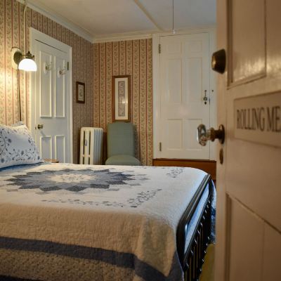 Comfort Room, Private Bathroom (Rolling Meadows) Harbour House Inn Promo Code