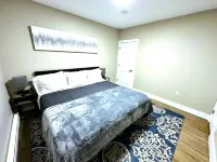 Cozy Walk up King Bed Fast WiFi Hotels in 