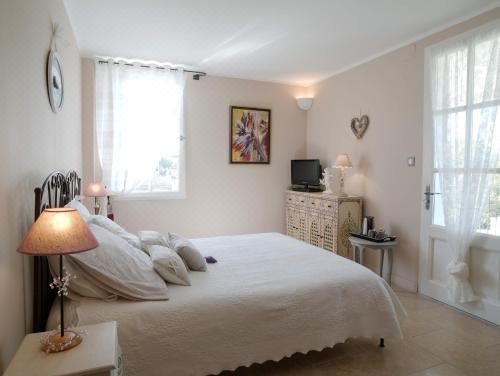 带山景的双人间