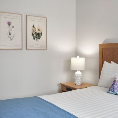 Romantic Cottage-1 Bedroom with Private Garden&Hot Tub-5 Blk from Inn Obertal Inn Promo Code