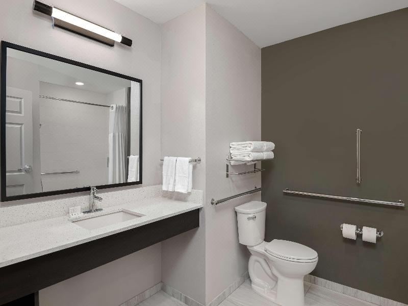 双人大床房，两张大床，行动无障碍无障碍淋浴