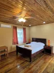 Carmelita River Cabins Hotel a 