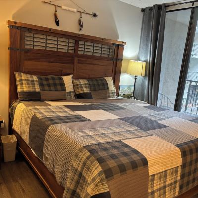 Condo, 1 Bedroom (106) Oak Square Rentals Promo Code