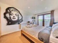 Relaxing Room with Ensuite Rutland Point Hotels in Oakham