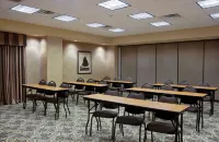 布朗斯維爾歡朋套房飯店